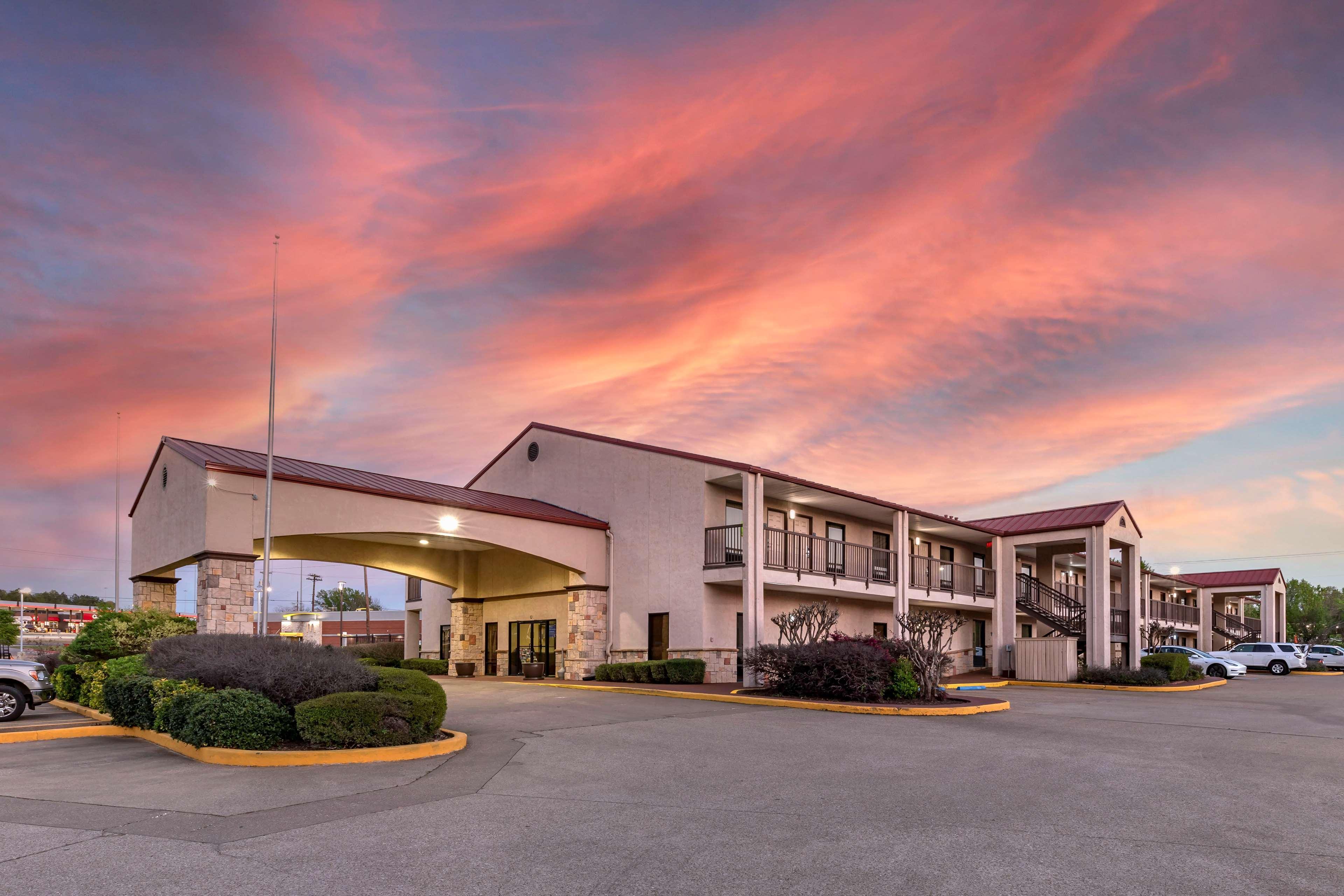 Best Western Lindale Inn Exterior photo